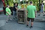 Stěhování medvědů z olomoucké zoo do Českého Krumlova
