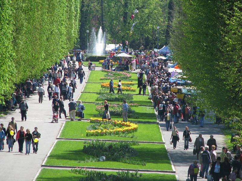 Výstava květin Flora Olomouc. Rudolfova alej.