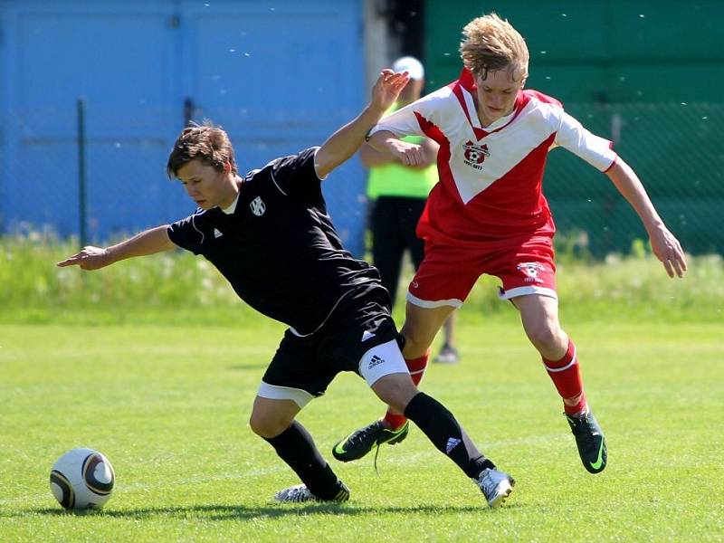 Rezerva HFK Olomouc (v černém) proti Hněvotínu