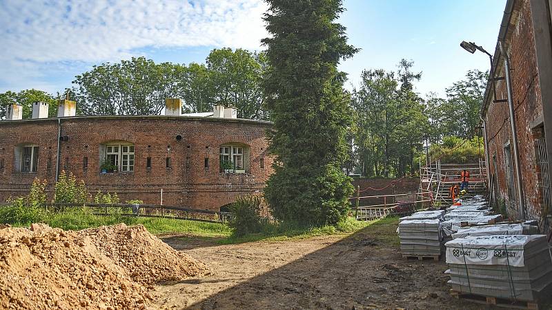 Fakultní nemocnice Olomouc opravuje část fortu Tafelberg. Rozšiřuje prostor pro archivaci dokumentů.