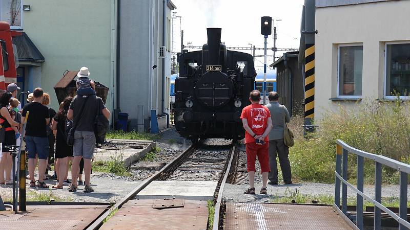 Odemykání točny v olomouckém depu. 4, července 2020