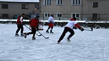 Hokejisté se na lašťanském rybníku utkali v prvním ročníku hokejových her Winter classic games.