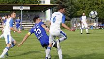 Fotbalisté Sigmy Lutín (v modrém) remizovali s Viktorií Přerov 1:1.