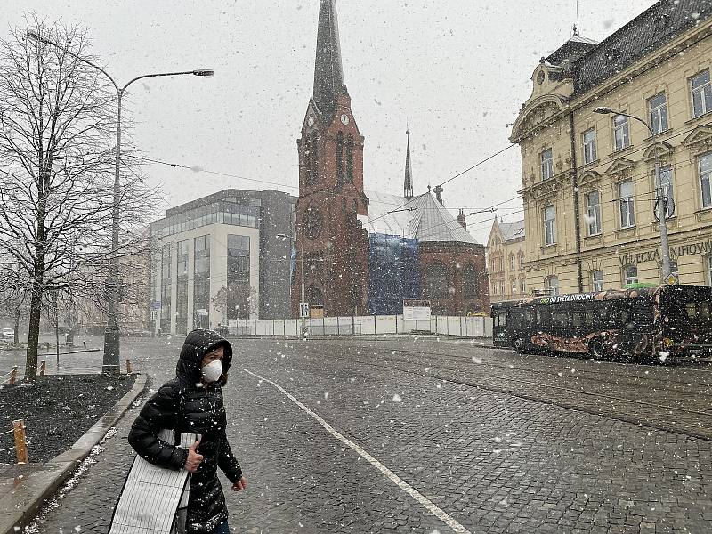 Sněhová nadílka v Olomouci, 6. dubna 2021