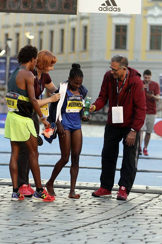 Olomoucký půlmaraton 2017 - nejrychlejší žena Etiopanka Worknesh Degefa