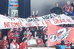 Utkání Tipsport extraligy mezi HC Dynamo Pardubice (v bíločerveném) a HC Olomouc