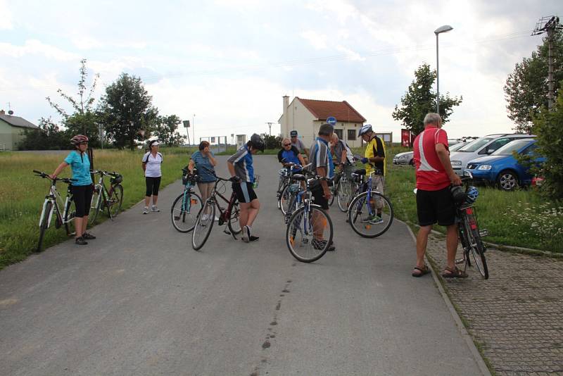 Skupinka jedenácti milovníků cyklistiky vyrazila v neděli odpoledne na jeden z cyklovýletů Litovelským Pomoravím.