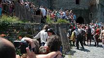 Bitvu, obléhání hradu, výstavu historické zbroje a bohatý celodenní program slibuje ještě v neděli 17. července návštěvníkům hrad Sovinec.