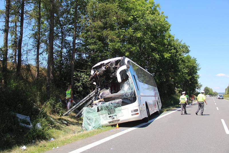 Nehoda autobusu u Nasobůrek