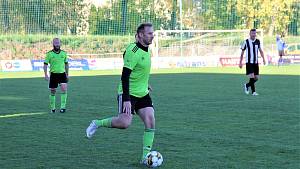 Fotbalisté FC Sigma Hodolany (v černobílém) proti TJ Sokol Kožušany. Zdeněk Zlámal