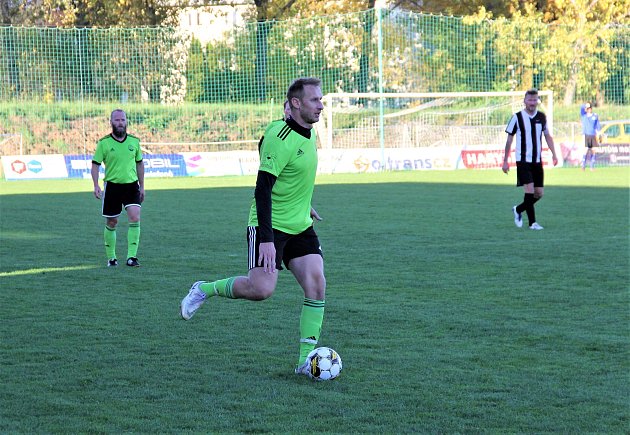 Fotbalisté FC Sigma Hodolany (v černobílém) proti TJ Sokol Kožušany. Zdeněk Zlámal