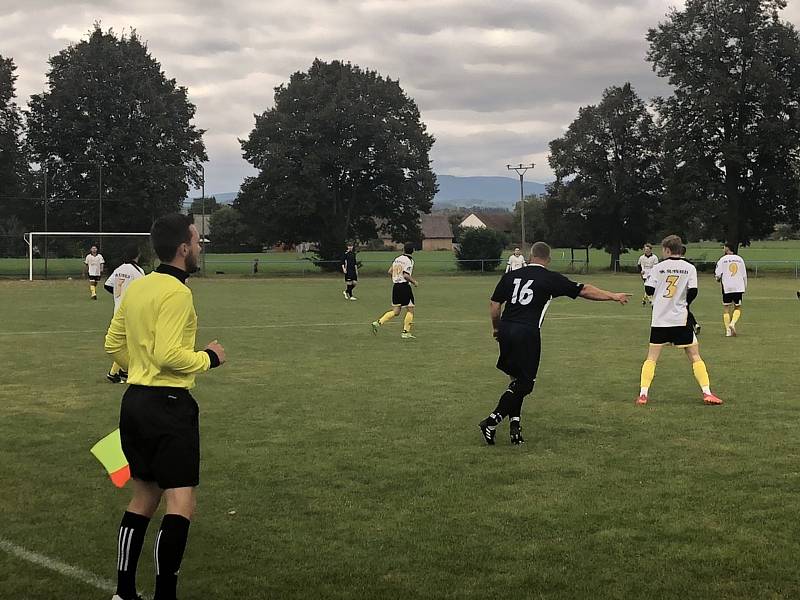 Fotbalisté Střelic smazali v závěru dvougólovou ztrátu, padli na penalty.