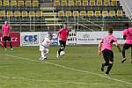 Fotbalisté Holice (v bílém) podlehli Havířovu 1:2.