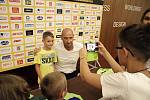 Děti na Olomoucké fotbalové škole navštívil patron projektu, nejlepší střelec reprezentace, Jan Koller
