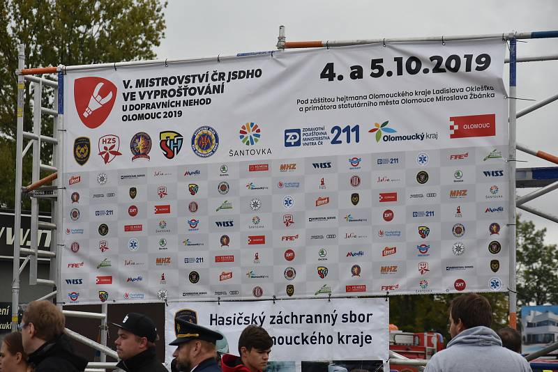 Hasičské mistrovství ČR ve vyprošťování u dopravních nehod u OC Šantovka v Olomouci, 5. 10. 2019