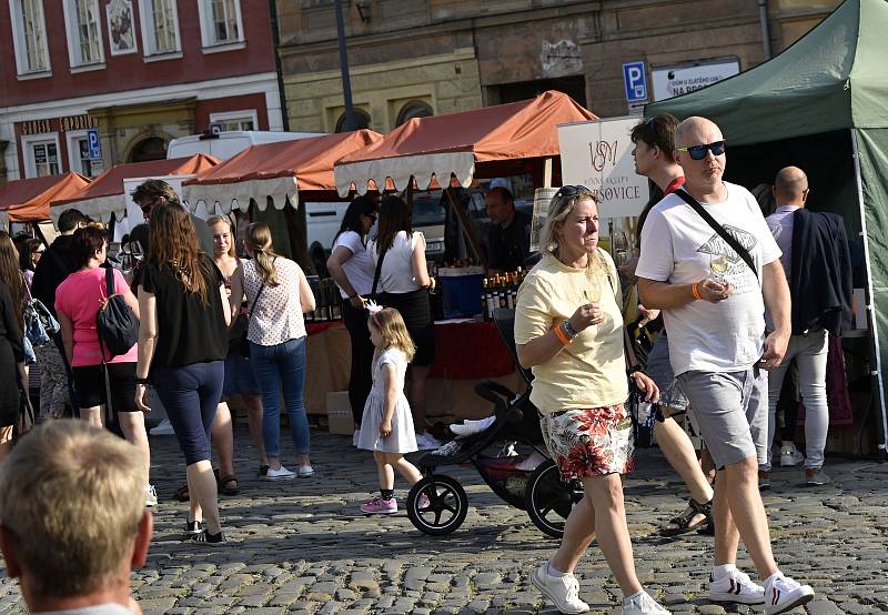Olomoucké Dolní náměstí žije o víkendu vinnými slavnostmi. 20.5. 2022
