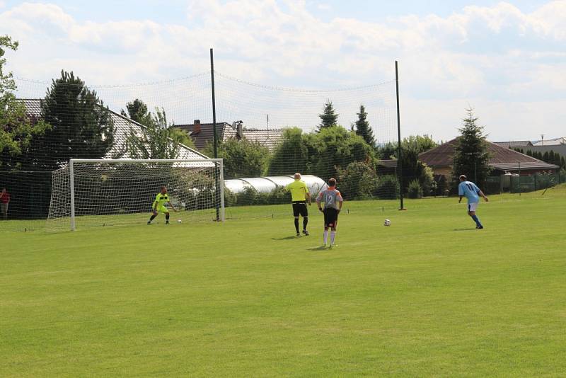 FC Hněvotín si v sobotu připomněl 65 let od prvních mistrovských zápasů.