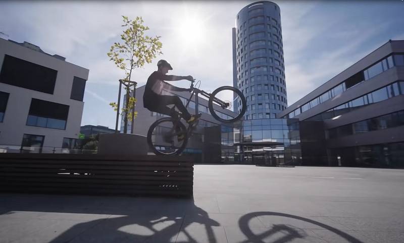 Olomoucký biketrialista Damjan Sirišky natočil parádní video, na kterém projíždí svým domovským městem.