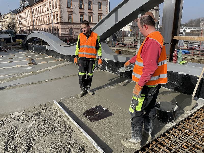 Betonování mostu v Masarykově třídě v Olomouci, 24. února 2021