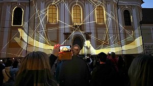 Olomoucká muzejní noc. Hlavní program se odehrával na náměstí Republiky, kde od 21. hodiny probíhala videomappingová projekce Muzea umění a Vlastivědného muzea, 19. května 2023