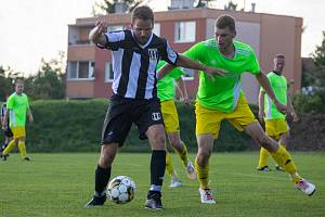 Fotbalisté Opatovic (v zeleném) proti Sigmě Hodolany.