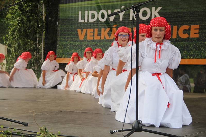 Tanečníci, zpěváci i muzikanti na Hané předvedli tradice, zvyky, písně a tance svých národů pro zástupy nadšených diváků