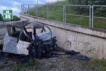 Mezi Olomoucí a Hněvotínem ve čtvrtek 2. 6. 2022 ráno shořelo osobní auto, řidič zemřel