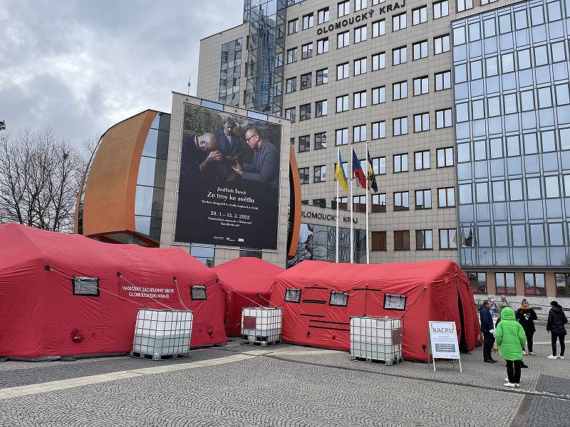 Registrační a asistenční centrum pro uprchlíky z Ukrajiny u krajského úřadu v Olomouci (KACPU). 4. března 2022
