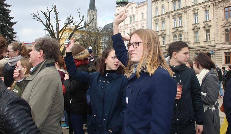 Protest studentů na Žižkově náměstí v Olomouci. 15. března 2018