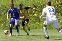 Fotbalisté Sigmy U18 (v modrém) porazili Nové Sady B 7:0.