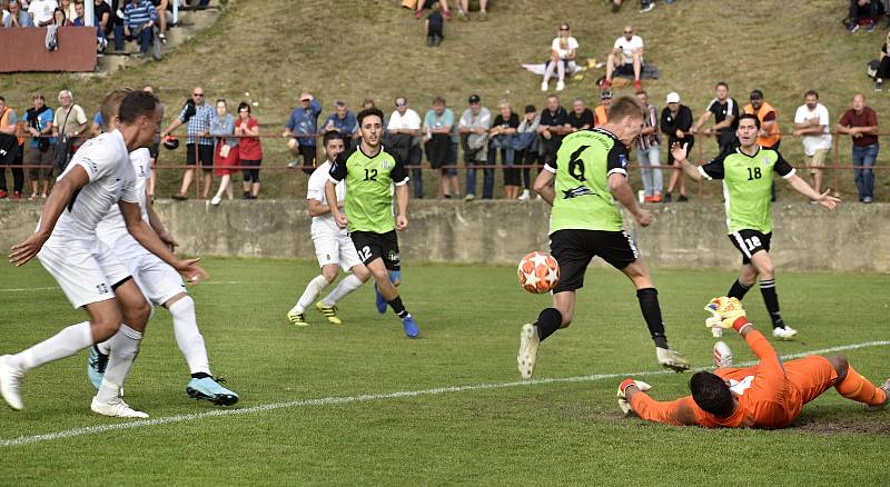 Konice (v bílém) ve šlágru I.A třída padla s Olešnicí rozdílem jediné branky - 1:2. 26.9. 2021