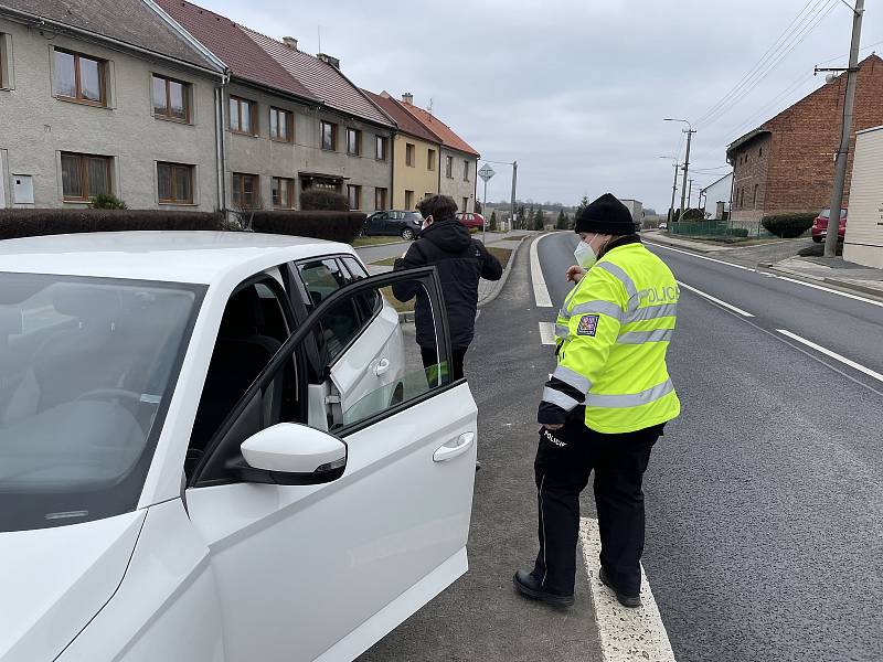 Kontrolní stanoviště v Krčmani, směr okres Přerov, 1. března 2021