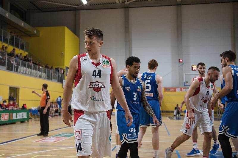 Olomoučtí basketbalisté prohráli doma v NBL s USK Praha 85:104.