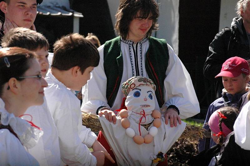 Vynášení zimy v Příkazích na Olomoucku, duben 2011