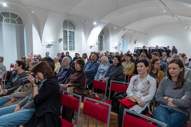 Vernisáž výstavy Vladimíra Birguse ve Vlastivědném muzeu v Olomouci.