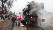 Parní vlak tažený lokomotivou Rosničkou v neděli vyrazil z Olomouce na dvě trasy, do Uničova a do Senice na Hané.