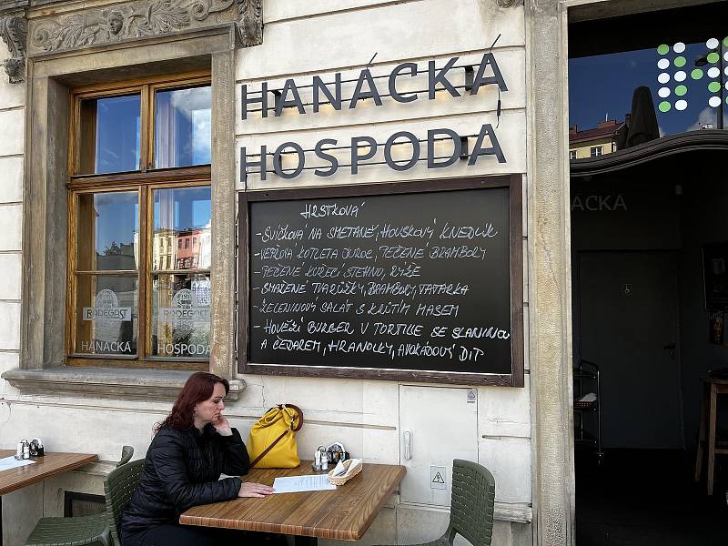 Pod 150 korun za oběd v restauraci se dostanou v rámci krajských měst jen lidé v Olomouci. Vyplynulo to z posledního Edenred restaurant indexu, 22. září 2022