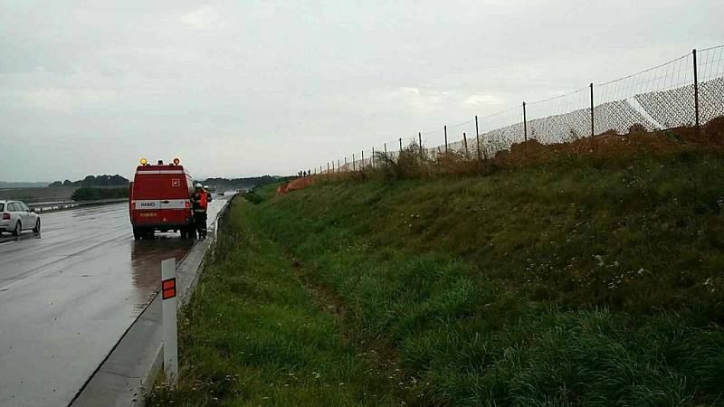 Oplocení D35 Lipník nad Bečvou. Následky čtvrteční odpolední bouřky v Olomouckém kraji