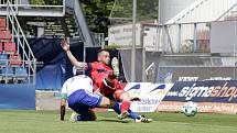 Olomoučtí fotbalisté (v červeném) porazili v přípravě druholigový Šamorín 3:0