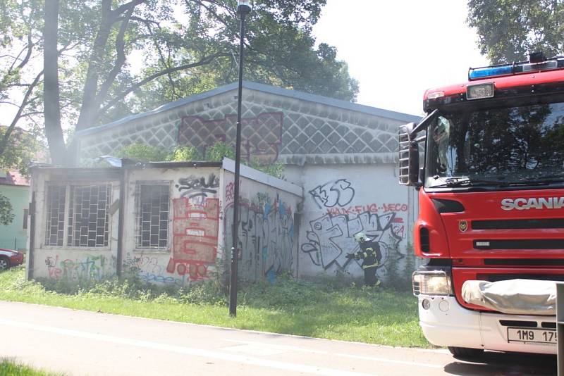 Požár v pavilonu vedle školky v Bezručových sadech v Olomouci