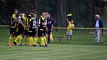 Fotbalisté Nových Sadů (v černožlutém) porazili Brumov 4:0