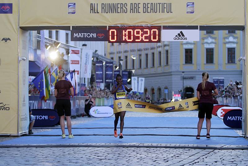 Olomoucký půlmaraton 2017 - nejrychlejší žena Etiopanka Worknesh Degefa