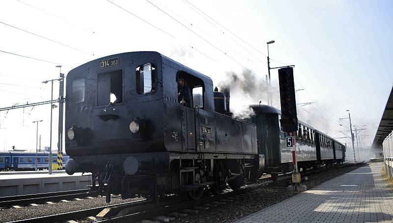 Jízdy historických vlaků na olomouckém hlavním nádraží - 12. 6. 2021