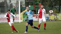 Fotbalisté 1. HFK Olomouc (v modrém) podlehli na domácím hřišti Kroměříži 1:2