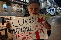 Jedenáctiletý Jaroslav Vinklárek z Prostějova, si osobně popovídal s hvězdami pražské Slavie  díky originálnímu transparentu.