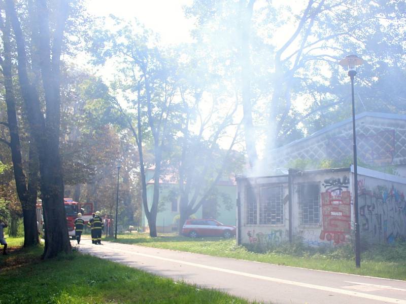 Požár v pavilonu vedle školky v Bezručových sadech v Olomouci