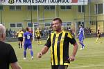 Fotbalisté Nových Sadů (ve žluto-černém) porazili Všechovice 5:0.
