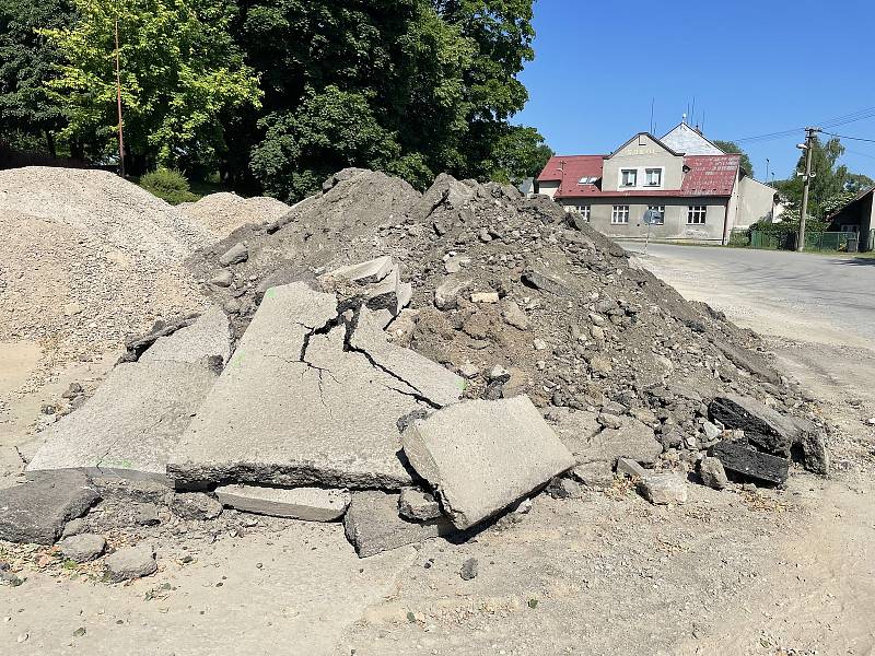 Stavba stokové sítě a ČOV zavřela populární koupací biotop v Laškově, 20. června 2021.