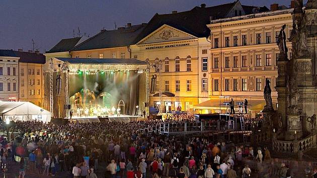 Muzikál Noc na Karlštejně na olomouckém Horním náměstí