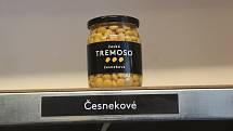 Tremoso je ochucená sterilovaná lupina bílá. Olomoučané Jan Muž a Miroslav Pospíšil ji uvedli na trh v březnu 2022.